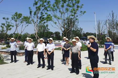 四川旅游学院到成都市郫都区考察并商讨合作事宜