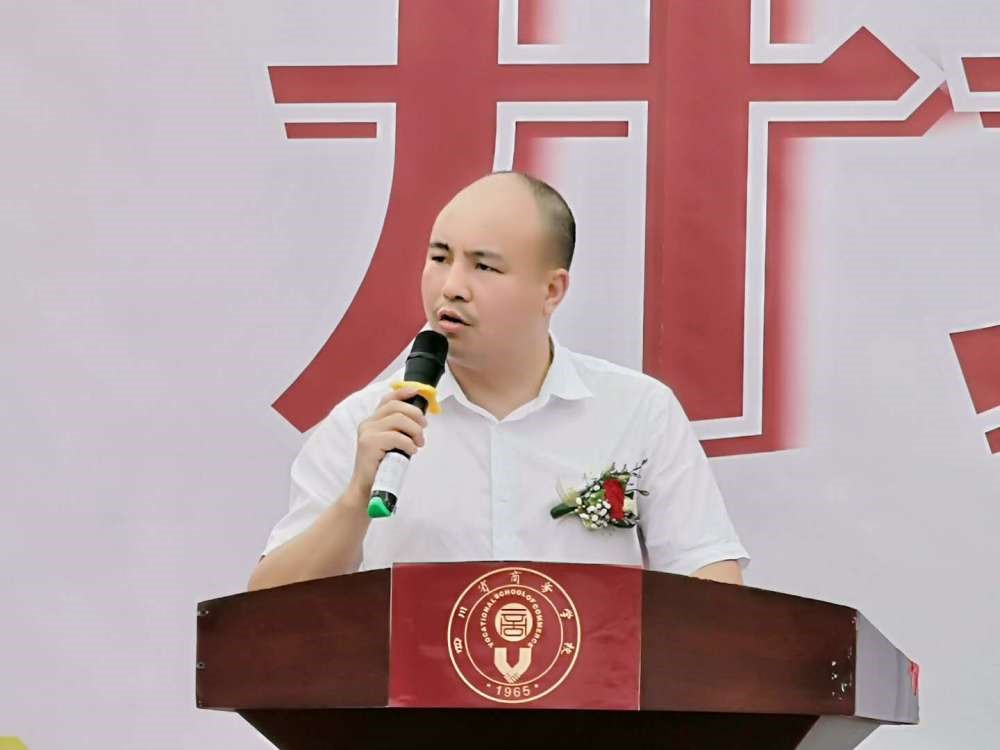 “现代学徒制实验班”开启川菜人才培养“订制模式”