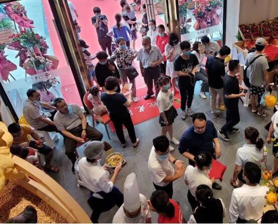 一道“回锅肉”每年要卖2000万 新派川菜百年神厨成都逆势连开三店