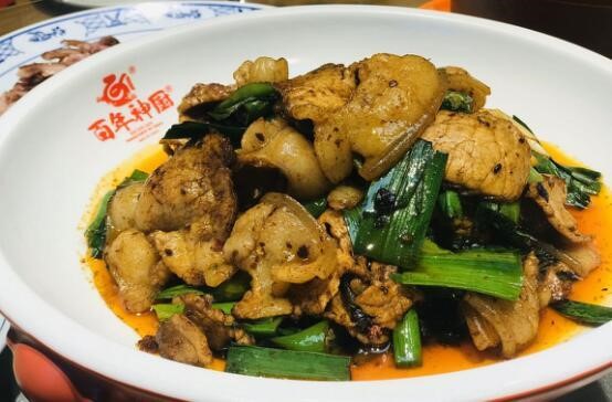 一道“回锅肉”每年要卖2000万 新派川菜百年神厨成都逆势连开三店
