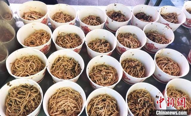 四川消防：“七夕”把最温暖的家乡美食送给最美的逆行者