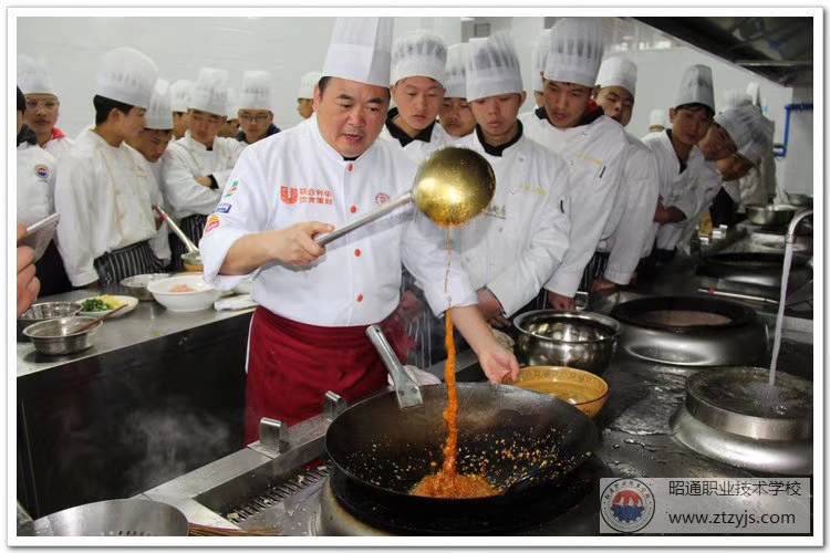 “中国川派餐饮大师”——梁立