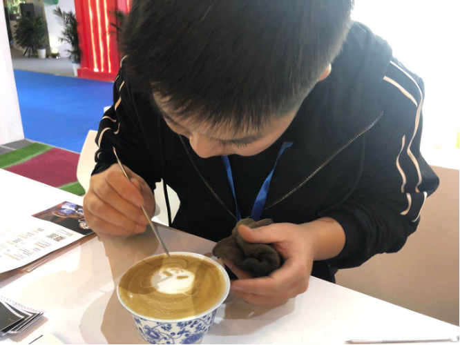 去西博城 打卡川派美食