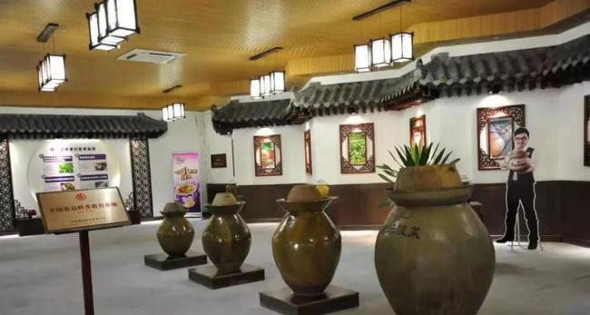 “四川名牌产品”道泉老坛酸菜