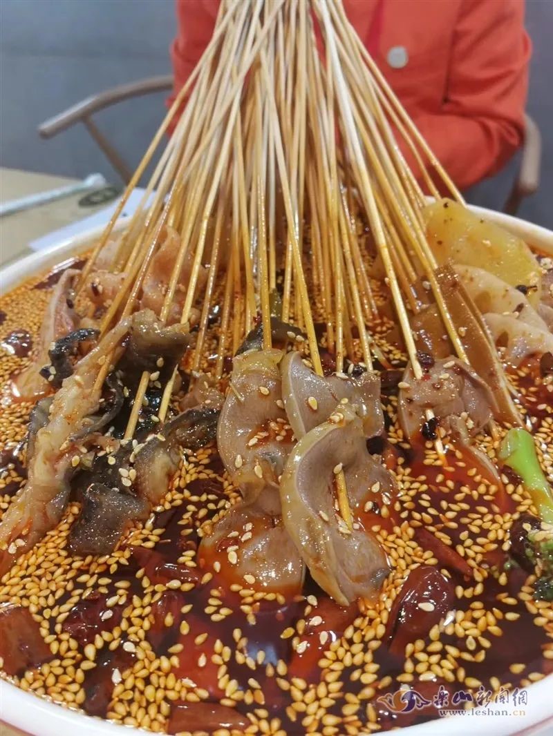 相因又巴适， 乐山味道美名扬！