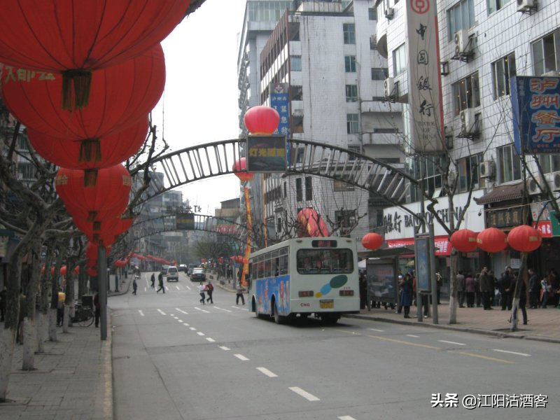 曾是泸州餐饮界的扛把子，泸州厨师的黄埔军校，它叫泸州餐厅