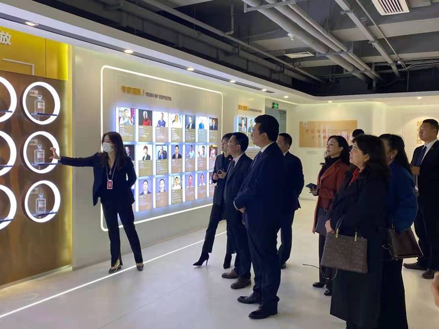 商务厅见证川酒集团与国蓉集团签署战略合作协议