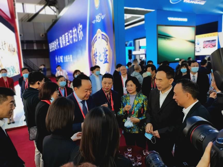 第十六届中国国际酒业博览会在泸州举行