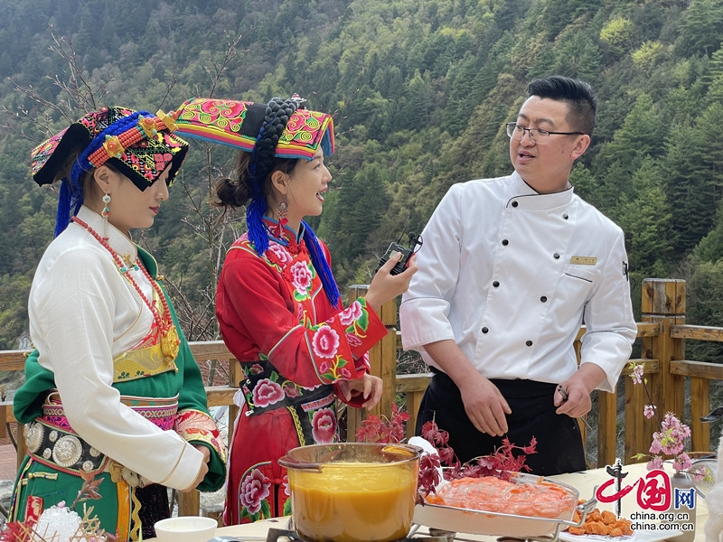 赏美景 品美食！天府旅游美食探访团来理“打卡”