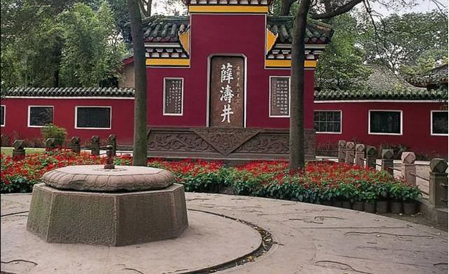 这座酒坊的酒，喝了不头痛······