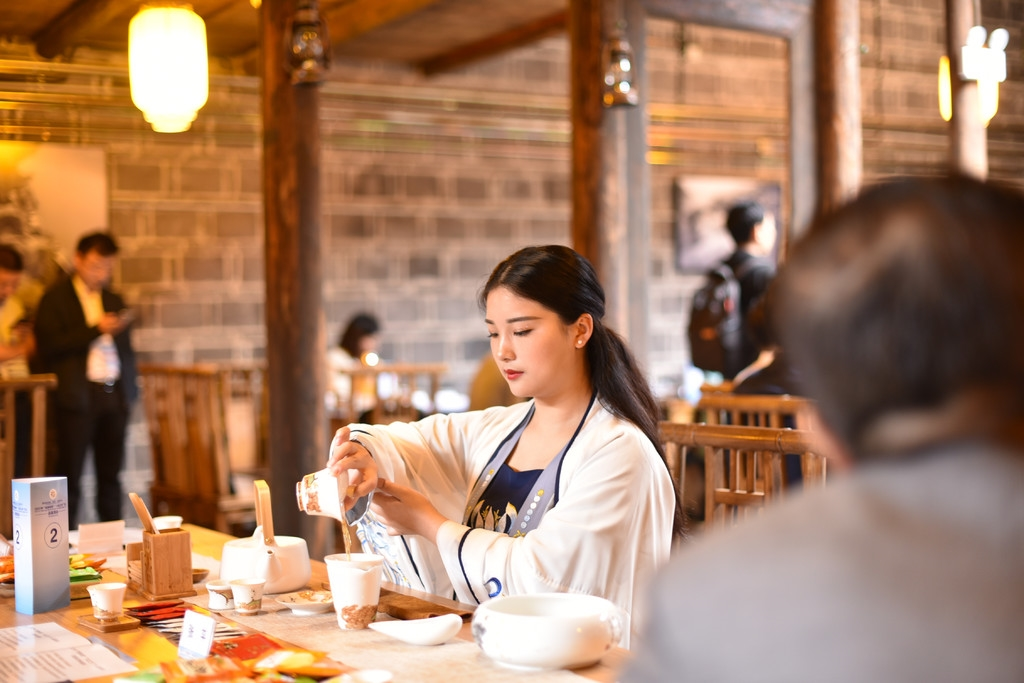 观茶舞、看变脸、品宜宾茶，初夏带你正确打开宜宾的“茶味”生活
