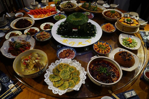 寻味川菜连连看⑧丨南充：张飞牛肉的老家出手阔绰，十种“牌面宴席”摆好等你了