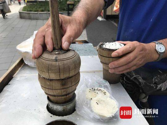 声彻小巷的“蒸蒸糕” 是老成都人的“甜蜜味道”