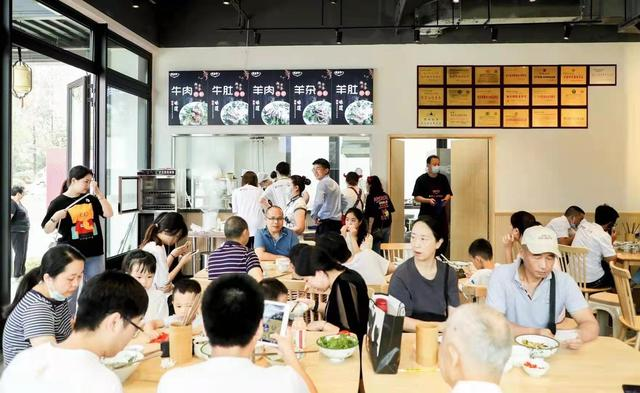 国庆假期来一场川菜之旅 川菜小镇美食商业街盛大开街