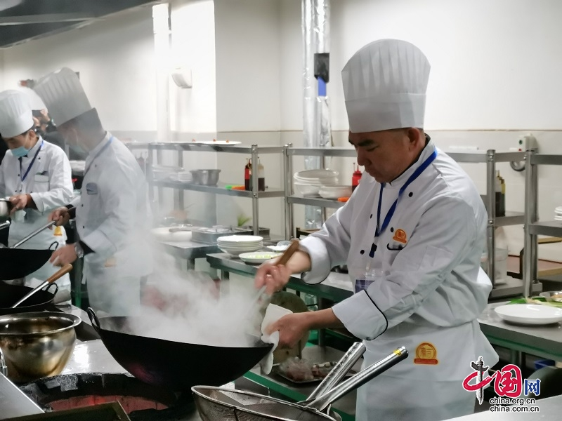 “烹”然心动“川渝味” 成渝地区双城经济圈餐饮行业劳动和技能竞赛成都赛区开赛