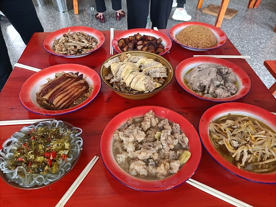趣说凉山：传统越西“九大碗” ，用餐要按规矩来