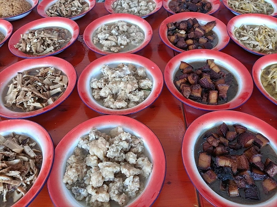 趣说凉山：传统越西“九大碗” ，用餐要按规矩来