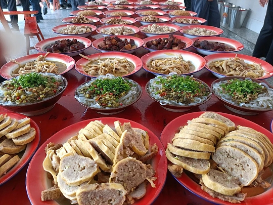 趣说凉山：传统越西“九大碗” ，用餐要按规矩来
