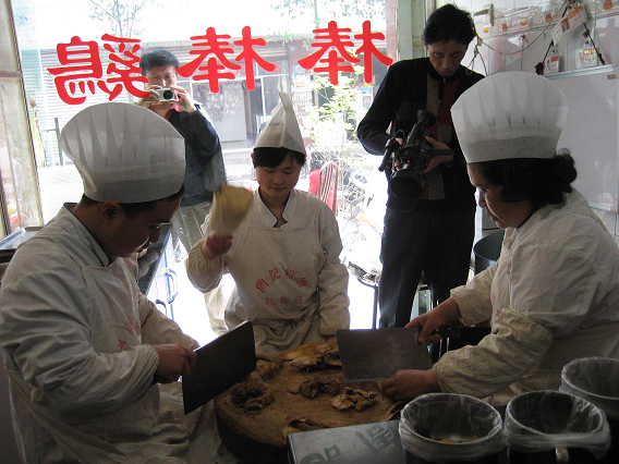 棒棒敲出的美味——荥经棒棒鸡制作技艺