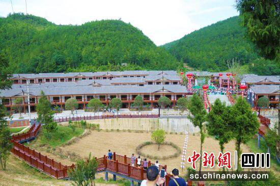 四川万源大巴山茶文化小镇“变身”记