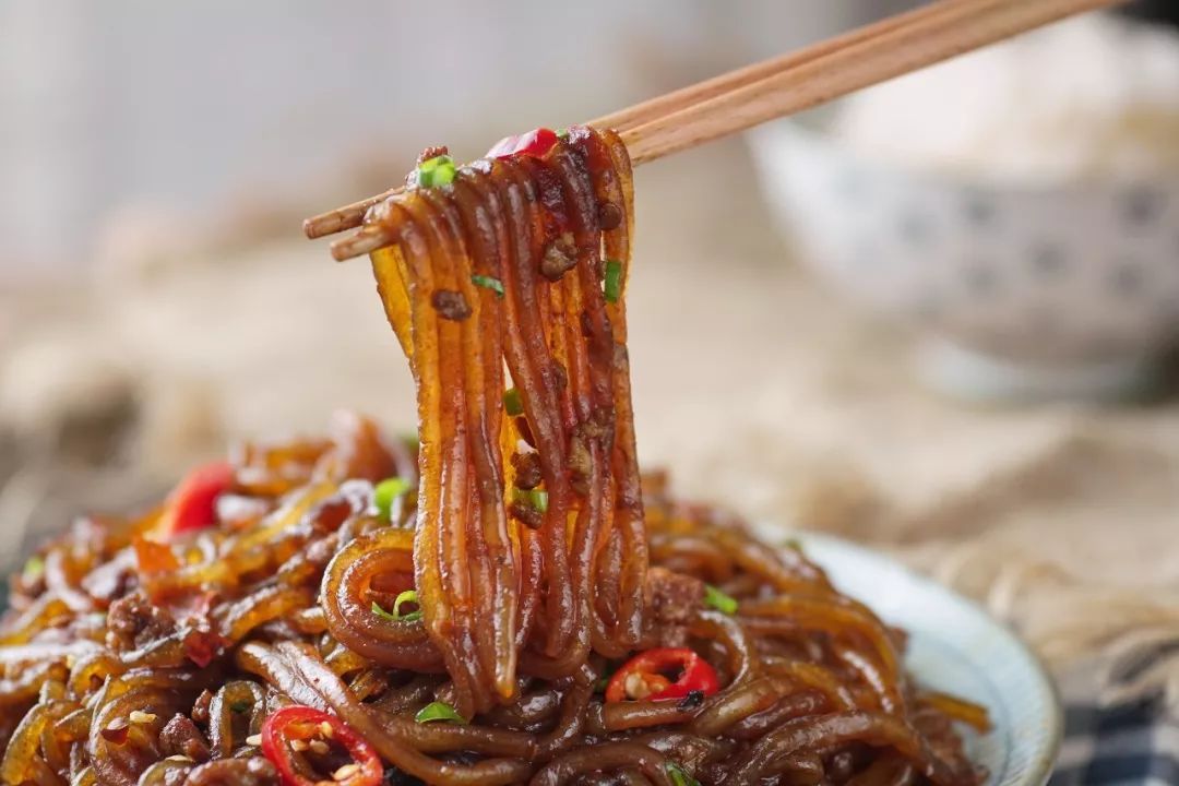 “以形取名”蚂蚁上树