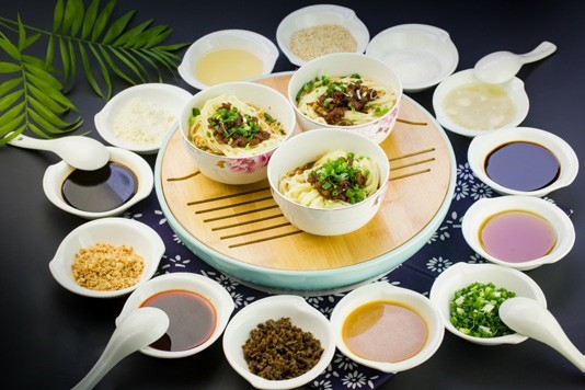泸州传统面食——素椒炸酱面