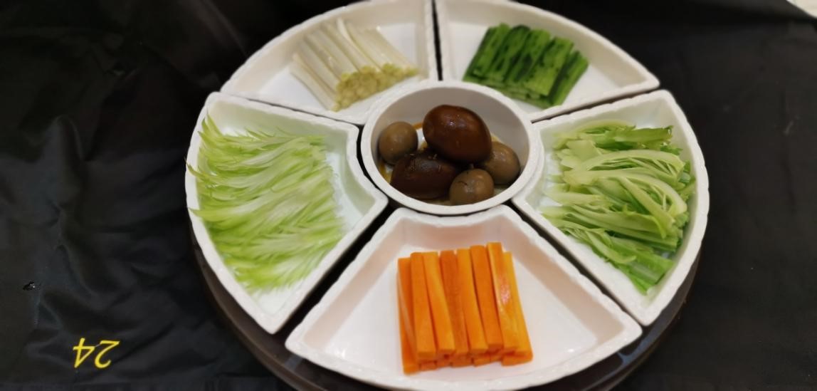 “别具一格  传统美食”糟蛋时蔬