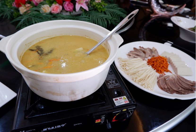 砂锅冷⽔⻥