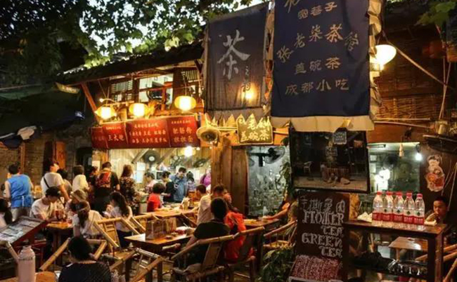 忙里偷闲，何不到老茶馆坐坐？ 