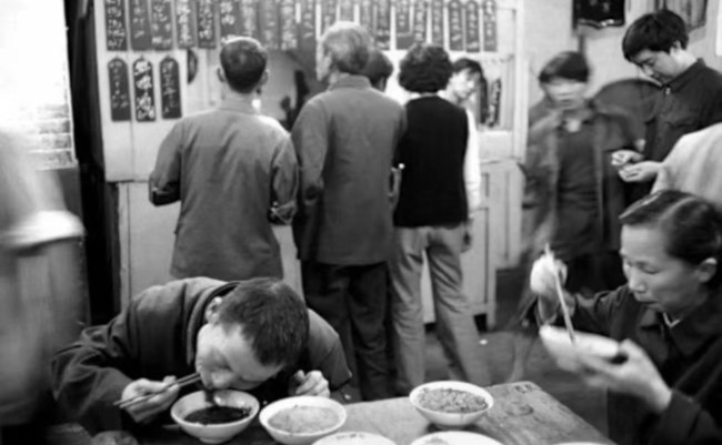 寻觅老成都民间的地道美食