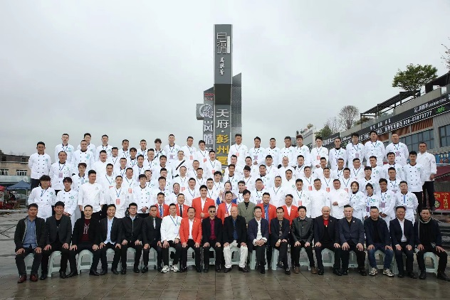 我校学子在第三届中国青年名厨精英赛斩获特金奖 